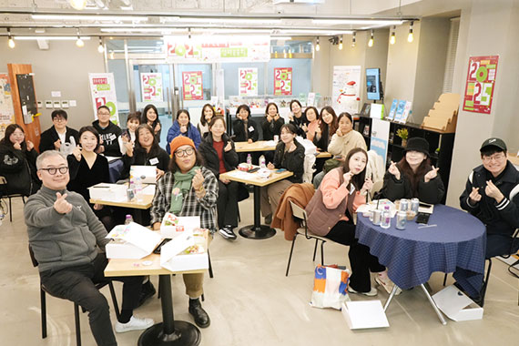 우주관문에 참여한 시민들의 단체사진