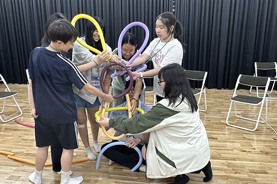 공연을 연습하는 모습