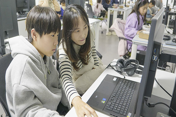 수업을 듣는 모습